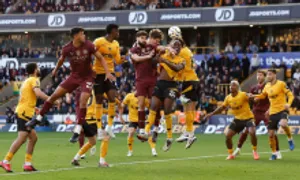 Man City thắng ở phút bù Ngoại hạng Anh